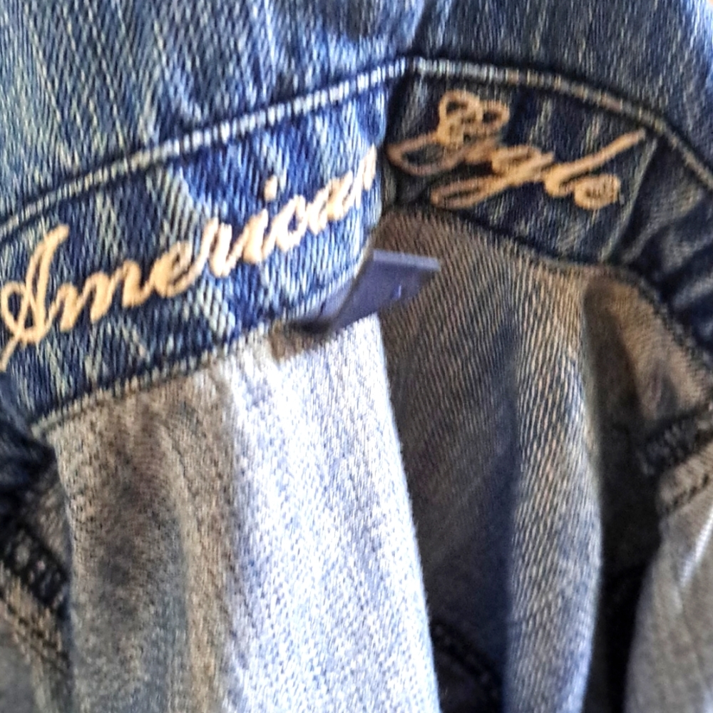 American Eagle Outfitters Classic Faded Jean Jacket Button Up Small - Picture 3 of 3